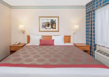 Ramada by Wyndham Kent Seattle Area hotel thumbnail 8