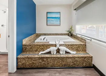 SureStay Hotel by Best Western Santa Monica hotel thumbnail 7