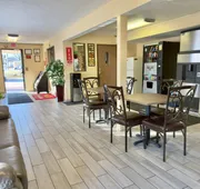 Econo Lodge Lansing - Leavenworth hotel detail image 3