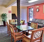 Econo Lodge Lansing - Leavenworth hotel detail image 7