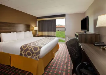 Baymont by Wyndham Northwood hotel thumbnail 6