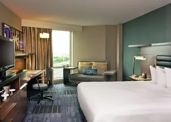 Hilton Newark Airport hotel thumbnail 6