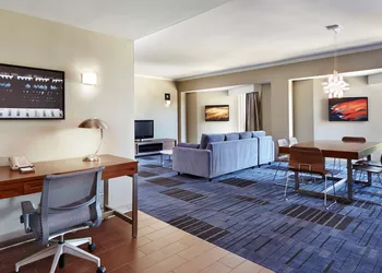 Hilton Newark Airport hotel thumbnail 7