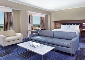 Hilton Newark Airport hotel thumbnail 8