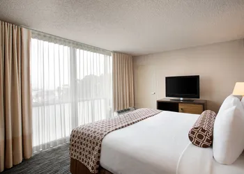 Crowne Plaza San Francisco Airport by IHG hotel thumbnail 2