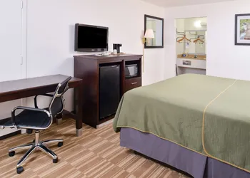 Americas Best Value Inn Clute Lake Jackson hotel thumbnail 7