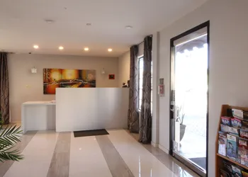 Ramada by Wyndham Culver City hotel thumbnail 3