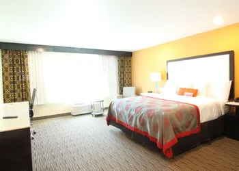 Ramada by Wyndham Culver City hotel thumbnail 4