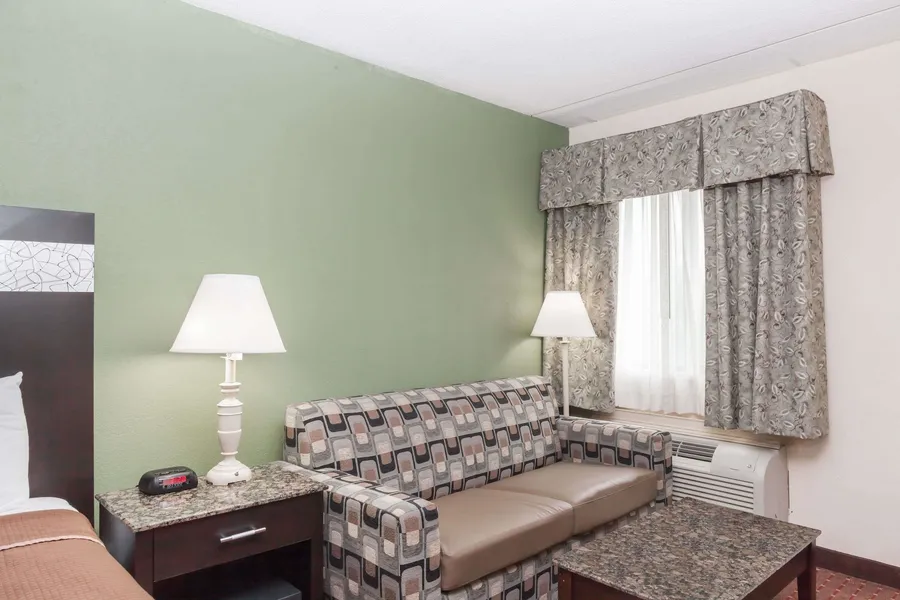 Howard Johnson Hotel by Wyndham Newark Airport hotel detail image 6