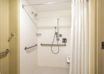 Holiday Inn Greensboro Coliseum by IHG hotel thumbnail 8