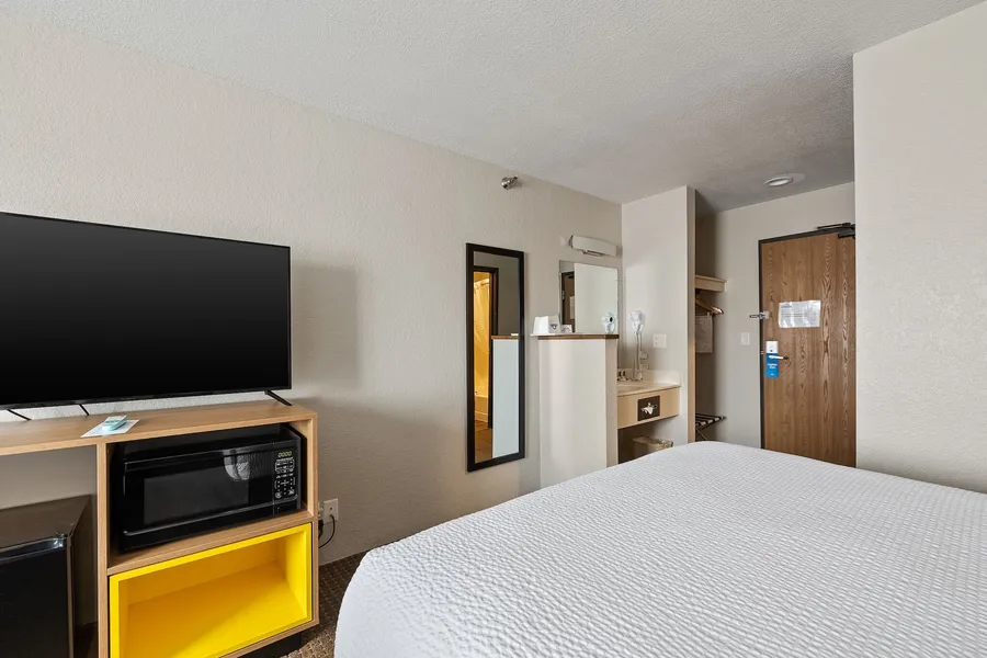 Days Inn by Wyndham Wall hotel detail image 6
