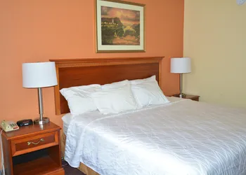 Columbus Grand Hotel & Banquet Center hotel thumbnail 8