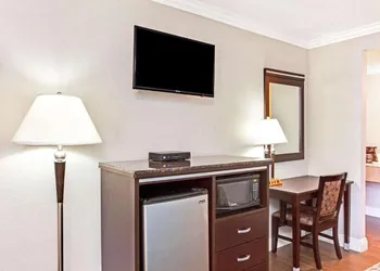 Cabana Inn & Suites hotel thumbnail 3