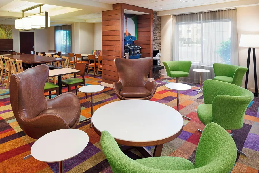 Fairfield Inn and Suites by Marriott Chicago Midway Airport hotel detail image 2