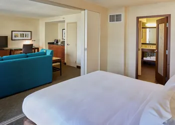 DoubleTree by Hilton Hotel Alana - Waikiki Beach hotel thumbnail 8