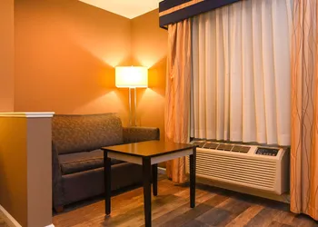 Capital Inn & Suites hotel thumbnail 4