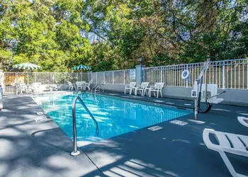 Quality Inn & Suites near Panama City Beach hotel thumbnail 4