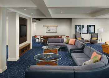 Courtyard by Marriott Chicago Midway Airport hotel thumbnail 2