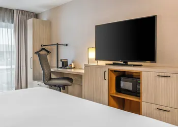 Comfort Inn Laval hotel thumbnail 6