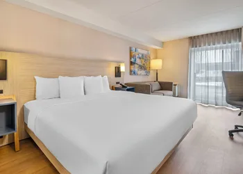 Comfort Inn Laval hotel thumbnail 7