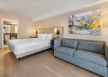 Comfort Inn Laval hotel thumbnail 8