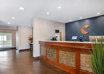 Comfort Inn & Suites North Greenfield hotel thumbnail 2