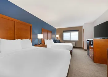 Comfort Inn & Suites North Greenfield hotel thumbnail 6