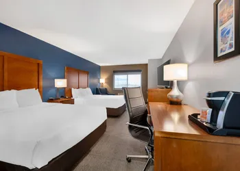 Comfort Inn & Suites North Greenfield hotel thumbnail 8