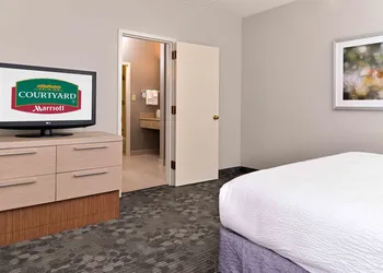 Courtyard by Marriott Dallas Northwest hotel thumbnail 8