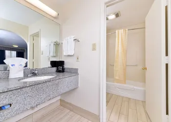 Americas Best Value Inn & Suites Houston Brookhollow NW hotel thumbnail 8