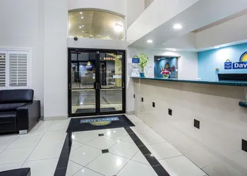 Days Inn by Wyndham Phoenix North hotel thumbnail 2