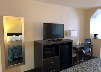Days Inn by Wyndham Phoenix North hotel thumbnail 5