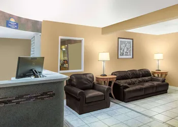 Days Inn by Wyndham Redwood City hotel thumbnail 2