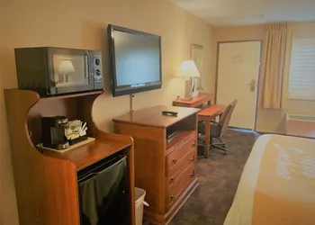 Days Inn by Wyndham Alhambra CA hotel thumbnail 5