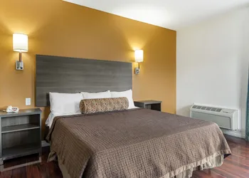 Riverside Inn & Suites hotel thumbnail 8