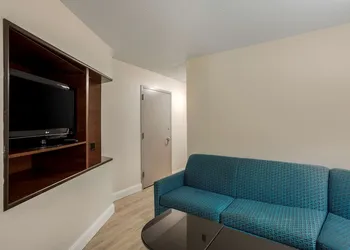 Comfort Inn & Suites Mt. Laurel-Philadelphia hotel thumbnail 6