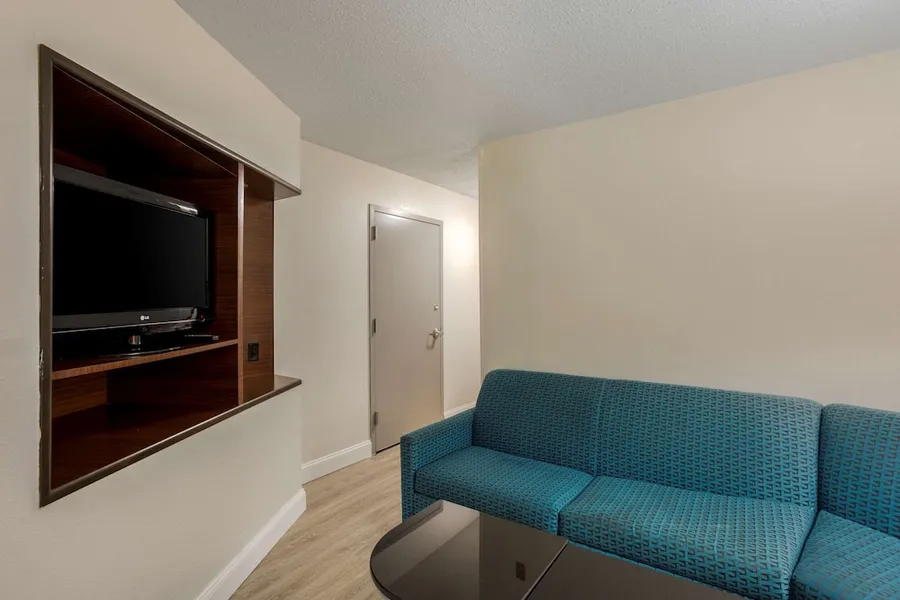 Comfort Inn & Suites Mt. Laurel-Philadelphia hotel detail image 6
