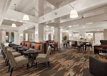 Addison Suites hotel thumbnail 4