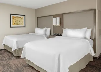 Addison Suites hotel thumbnail 6