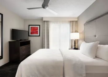 Addison Suites hotel thumbnail 8