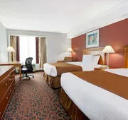 Ramada by Wyndham Niagara Falls/Fallsview hotel detail image 5