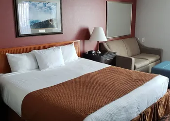 Ramada by Wyndham Niagara Falls/Fallsview hotel thumbnail 6