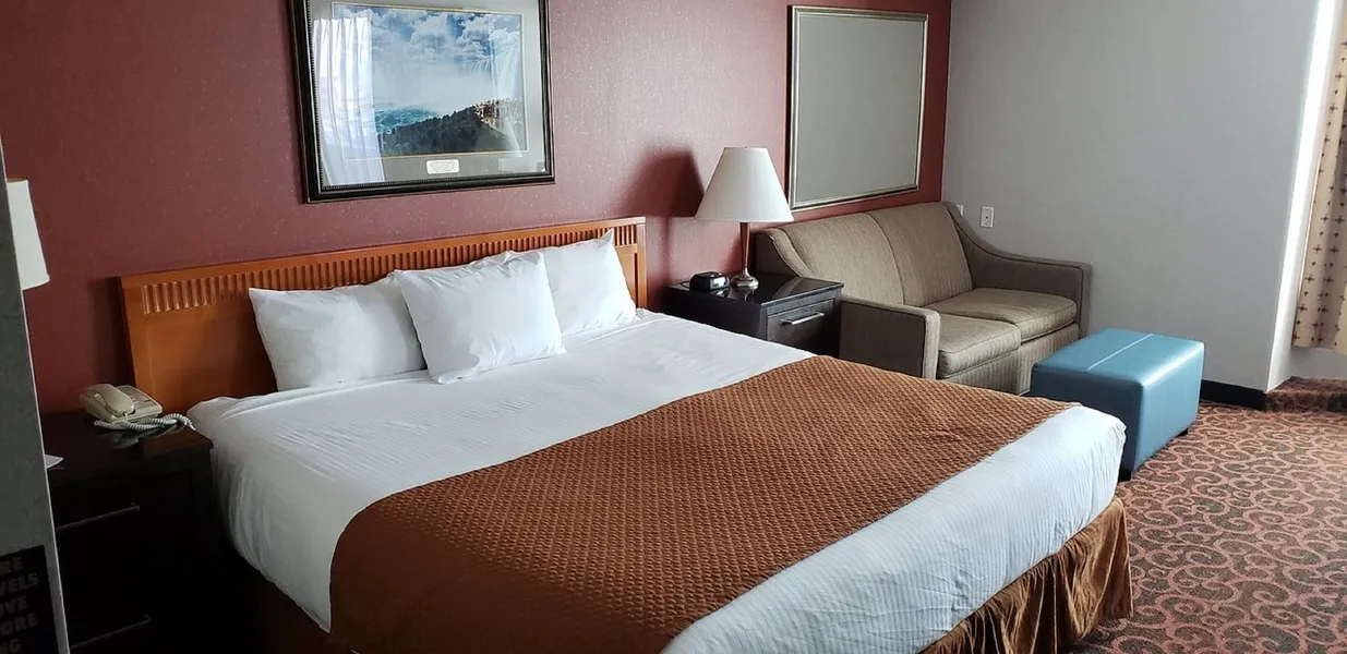 Ramada by Wyndham Niagara Falls/Fallsview hotel detail image 6