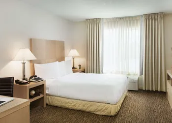 DoubleTree by Hilton Hotel Vancouver hotel thumbnail 7