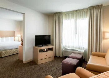 DoubleTree by Hilton Hotel Vancouver hotel thumbnail 8