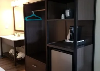 The Hotel Y a Dazzler Select by Wyndham hotel thumbnail 4