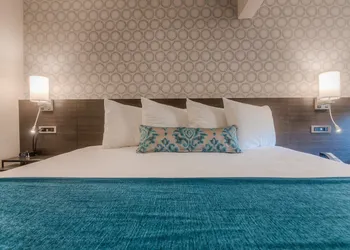 The Hotel Y a Dazzler Select by Wyndham hotel thumbnail 7