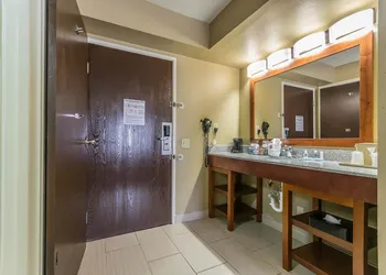 Comfort Inn & Suites Lexington - Hamburg I-75 hotel thumbnail 7