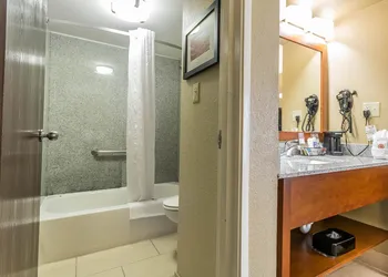 Comfort Inn & Suites Lexington - Hamburg I-75 hotel thumbnail 8