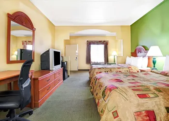 Super 8 by Wyndham Nashville Near Downtown / I-40 hotel thumbnail 6